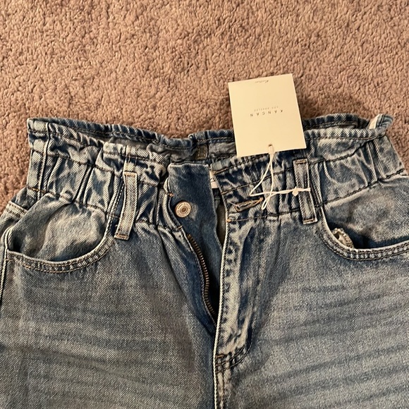 I have to much hips for these pants! Regularly size 6-8. Fits like a size 4-6. - Picture 3 of 5